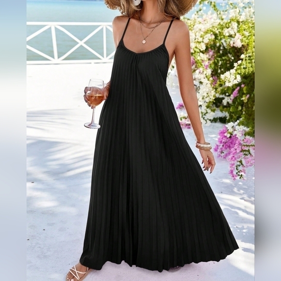 Women'S Monochrome Pleated Strap Dress Flowy Dress - Picture 5 of 5